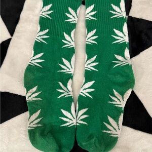 Casual Green and White Leaf Pattern Socks